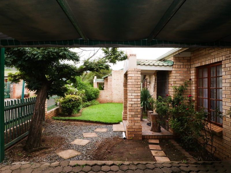 Spacious 2-Bedroom Townhouse in Windsor – Prime Location & Peaceful Living - Photo 3