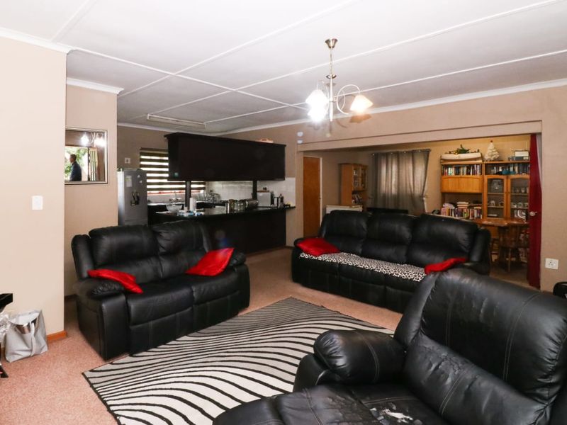 Spacious 2-Bedroom Townhouse in Windsor – Prime Location & Peaceful Living - Photo 10