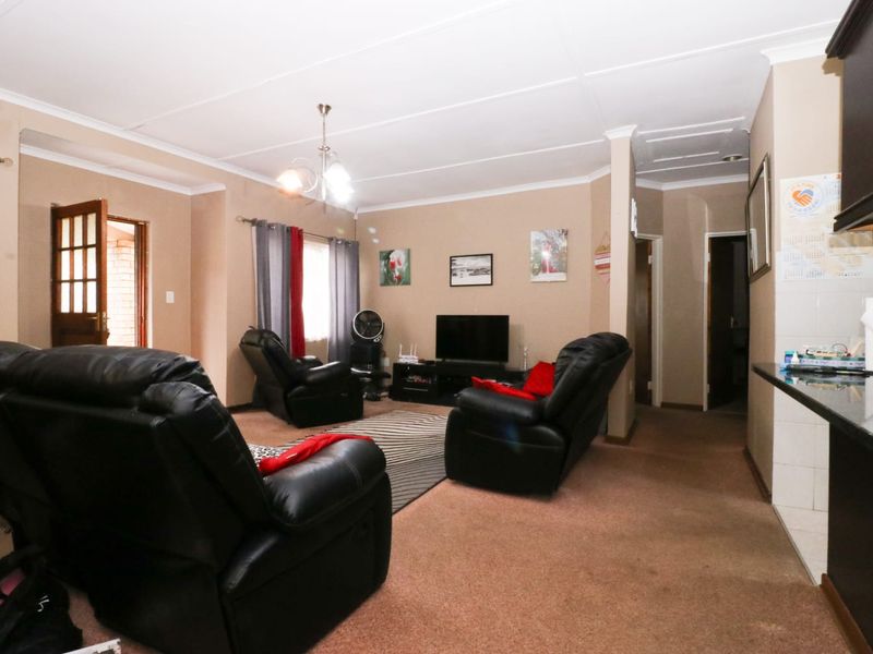 Spacious 2-Bedroom Townhouse in Windsor – Prime Location & Peaceful Living - Photo 9
