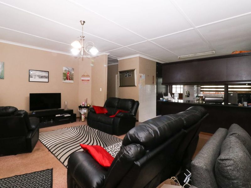Spacious 2-Bedroom Townhouse in Windsor – Prime Location & Peaceful Living - Photo 8