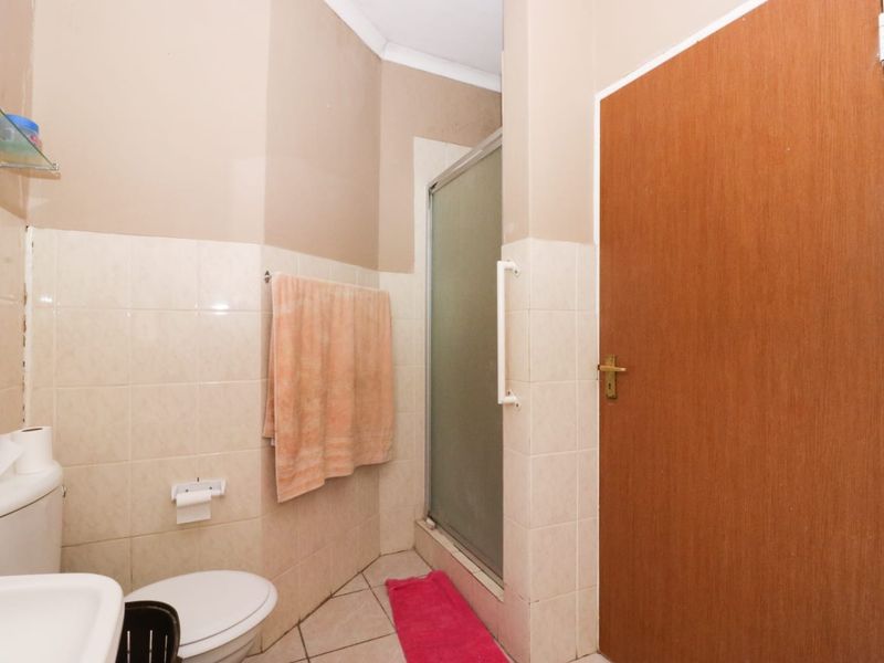 Spacious 2-Bedroom Townhouse in Windsor – Prime Location & Peaceful Living - Photo 7