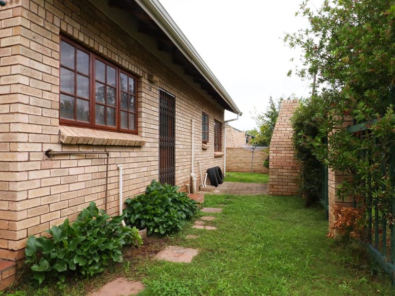 Spacious 2-Bedroom Townhouse in Windsor – Prime Location & Peaceful Living - Photo 4