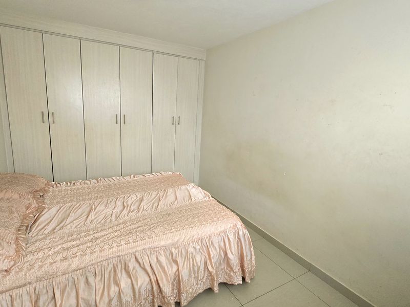 Modern 3-Bedroom Home with Open-Plan Living and Stylish Finishes. - Photo 9