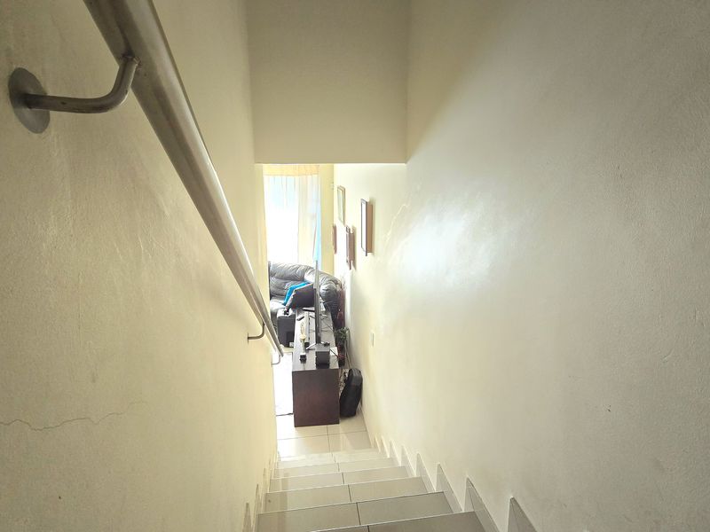 Modern 3-Bedroom Home with Open-Plan Living and Stylish Finishes. - Photo 6