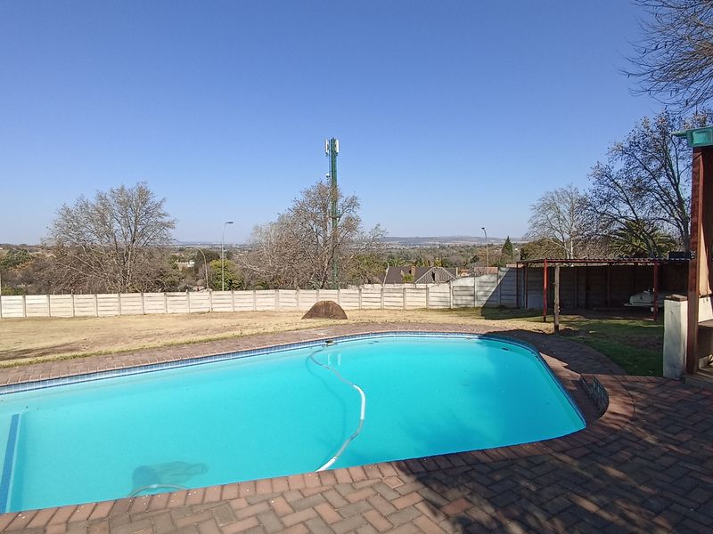 Luxury Family Home! - Photo 4