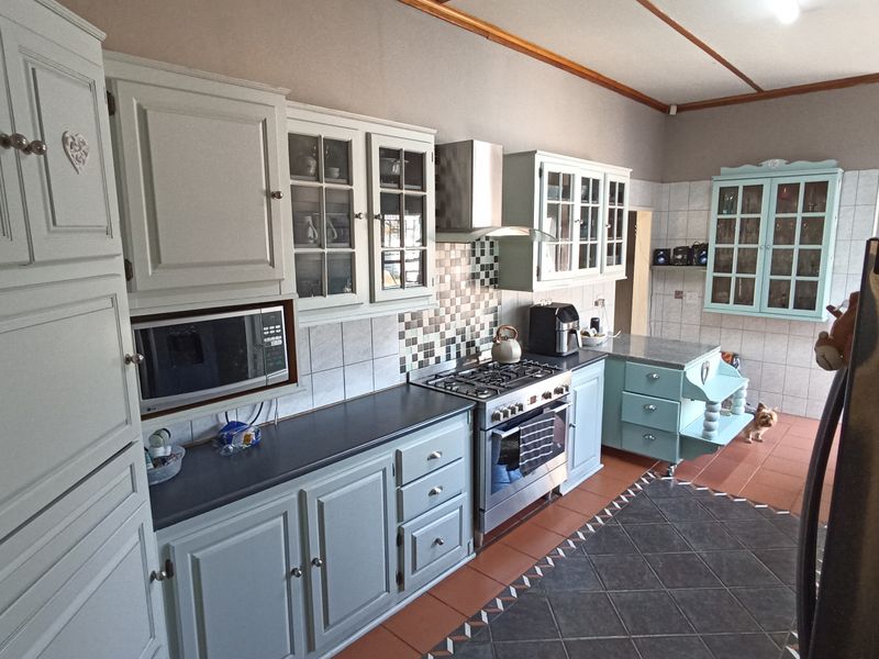 Luxury Family Home! - Photo 10