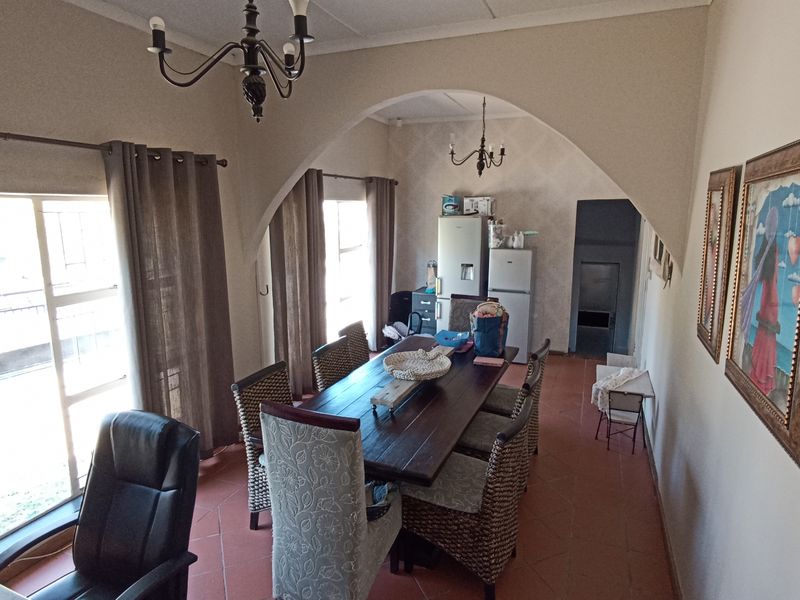 Luxury Family Home! - Photo 6