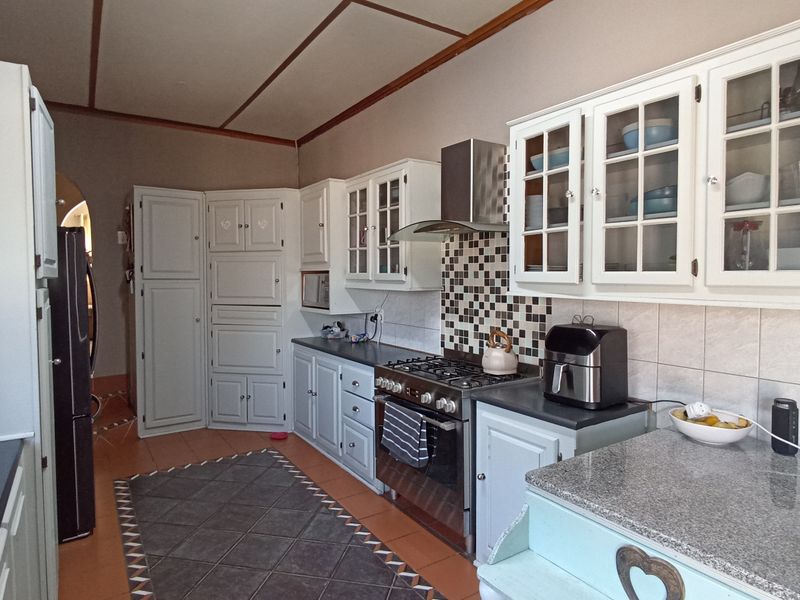 Luxury Family Home! - Photo 9