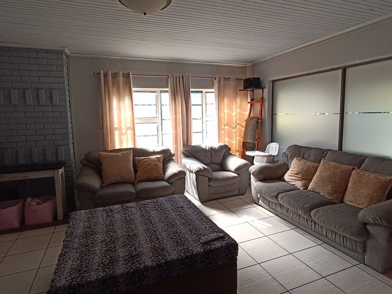 Luxury Family Home! - Photo 8