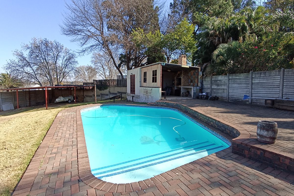 Luxury Family Home! - Photo 3