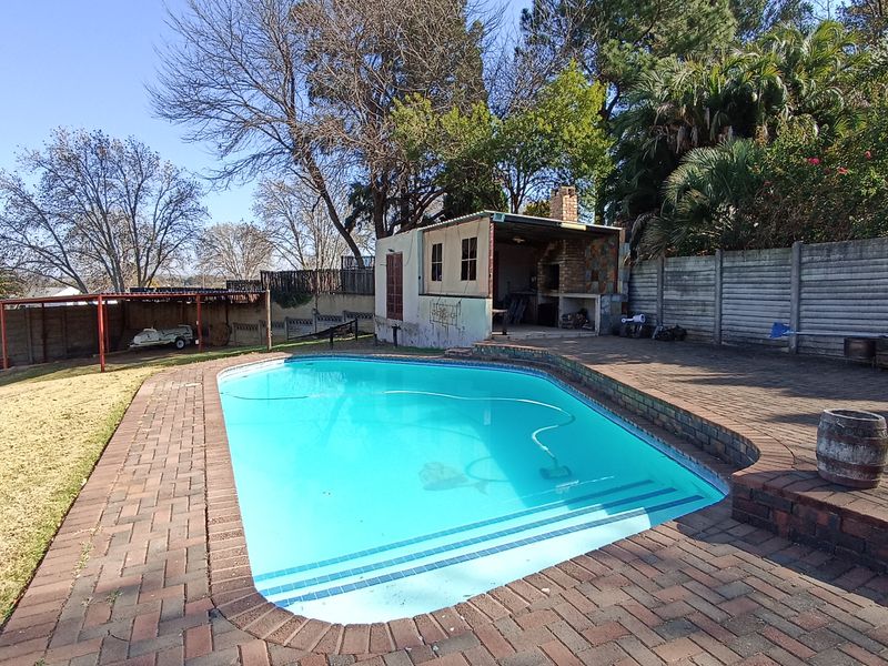 Luxury Family Home! - Photo 3