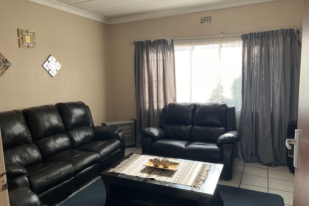 Priced to Sell – Upstairs 2-Bedroom Unit - Photo 5