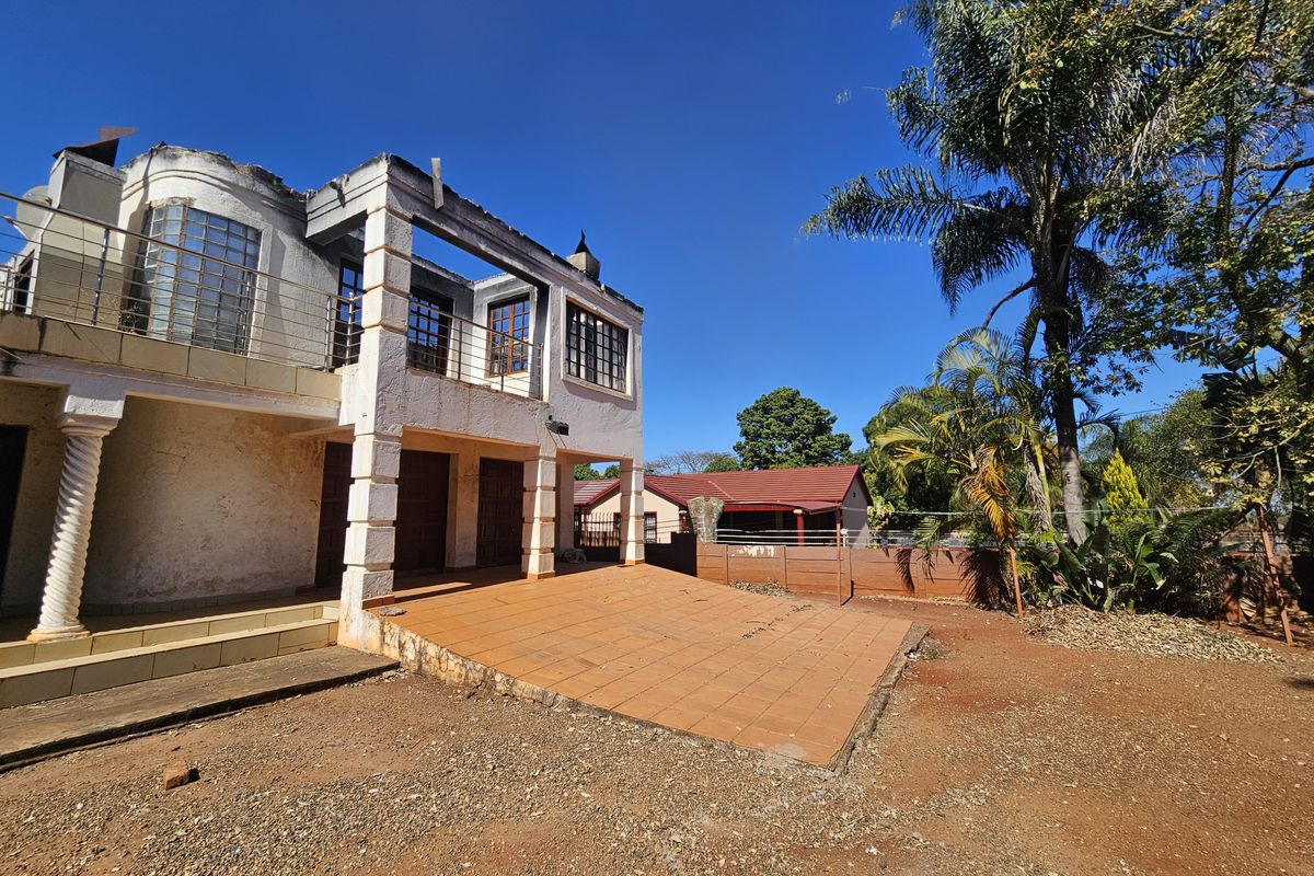Double story Bedroom  house for sale in Louis Trichardt y - Photo 2