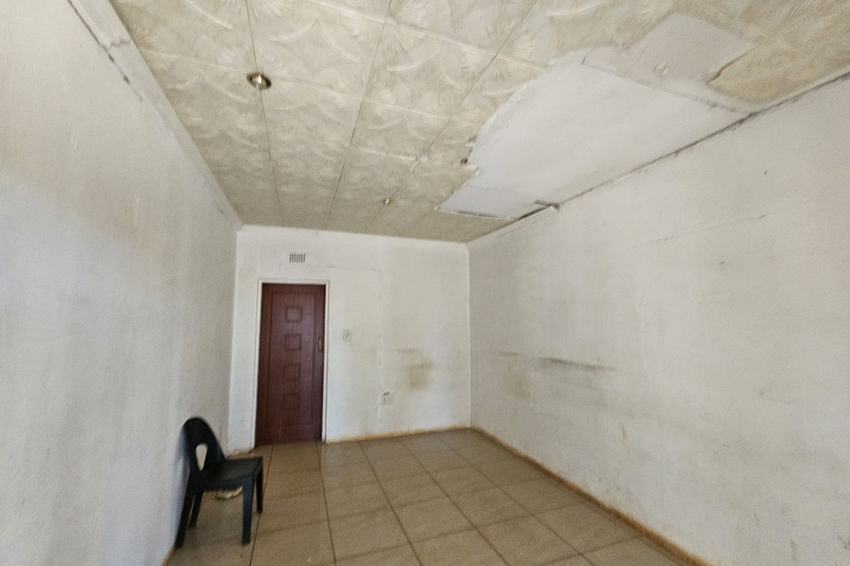 Double story Bedroom  house for sale in Louis Trichardt y - Photo 5