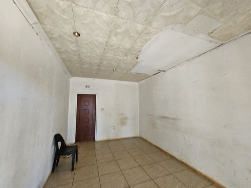 Double story Bedroom  house for sale in Louis Trichardt y - Photo 5