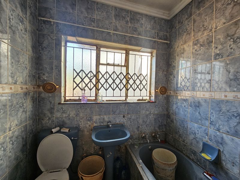 Double story Bedroom  house for sale in Louis Trichardt y - Photo 10