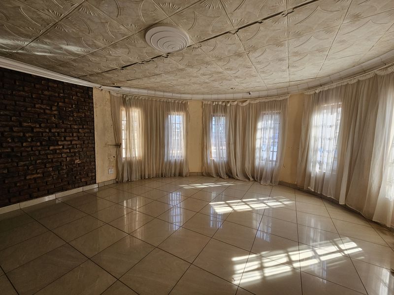 Double story Bedroom  house for sale in Louis Trichardt y - Photo 6