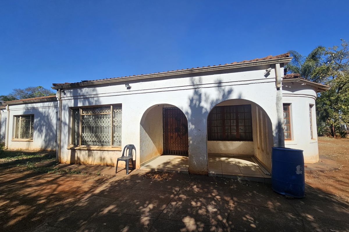 Double story Bedroom  house for sale in Louis Trichardt y - Photo 4