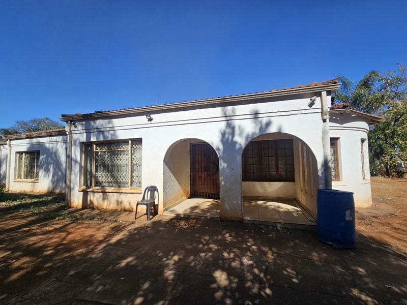 Double story Bedroom  house for sale in Louis Trichardt y - Photo 4