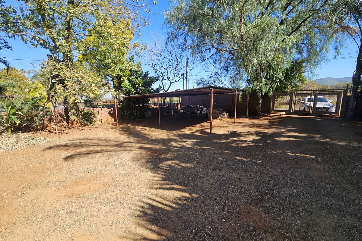 Double story Bedroom  house for sale in Louis Trichardt y - Photo 3