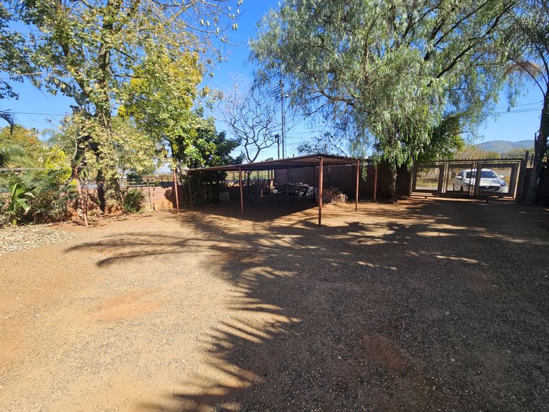 Double story Bedroom  house for sale in Louis Trichardt y - Photo 3