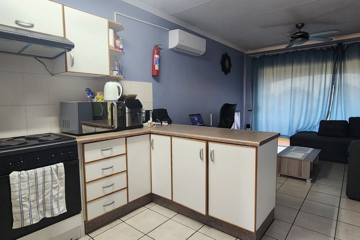 Two bedroom unit - Photo 3