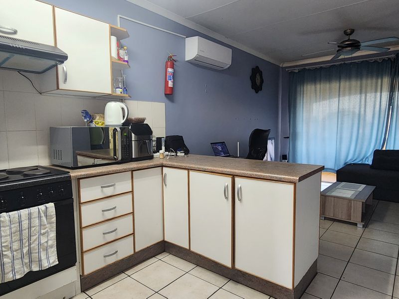 Two bedroom unit - Photo 3