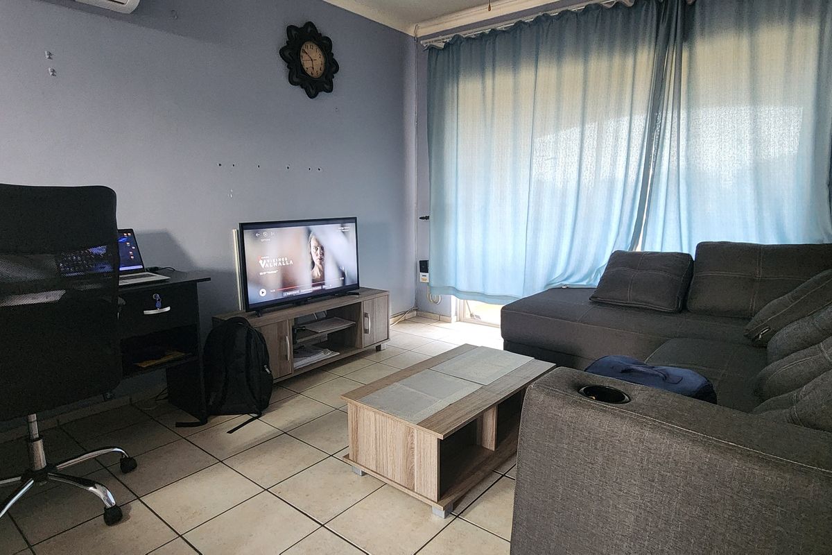 Two bedroom unit - Photo 2