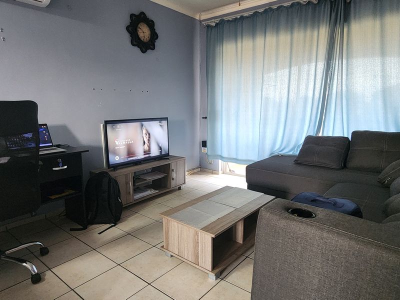 Two bedroom unit - Photo 2