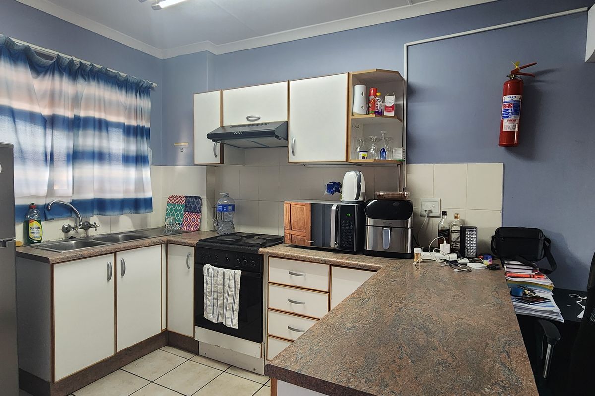 Two bedroom unit - Photo 5