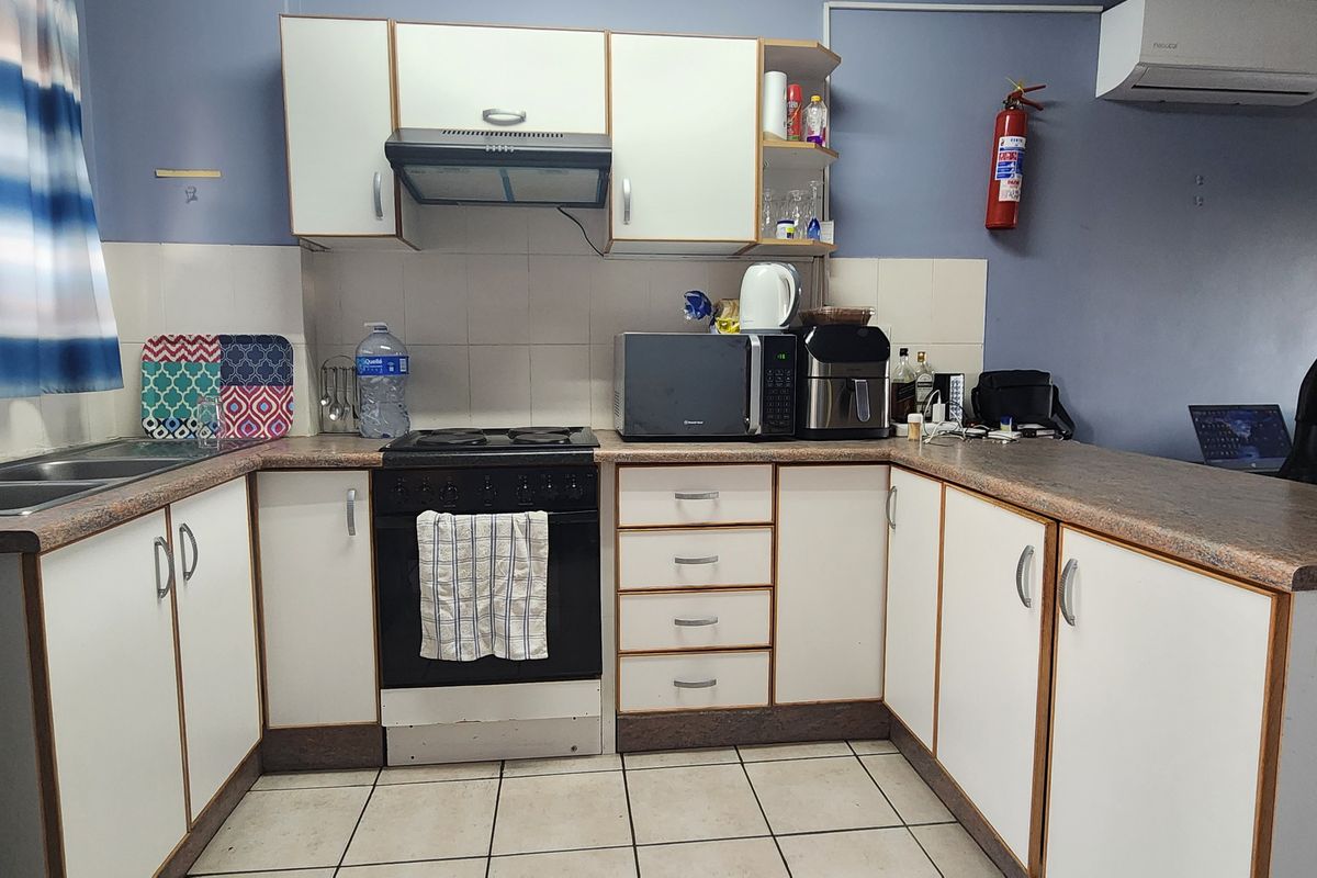 Two bedroom unit - Photo 4