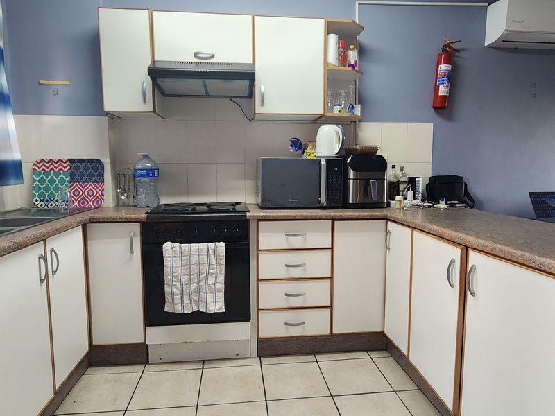 Two bedroom unit - Photo 4