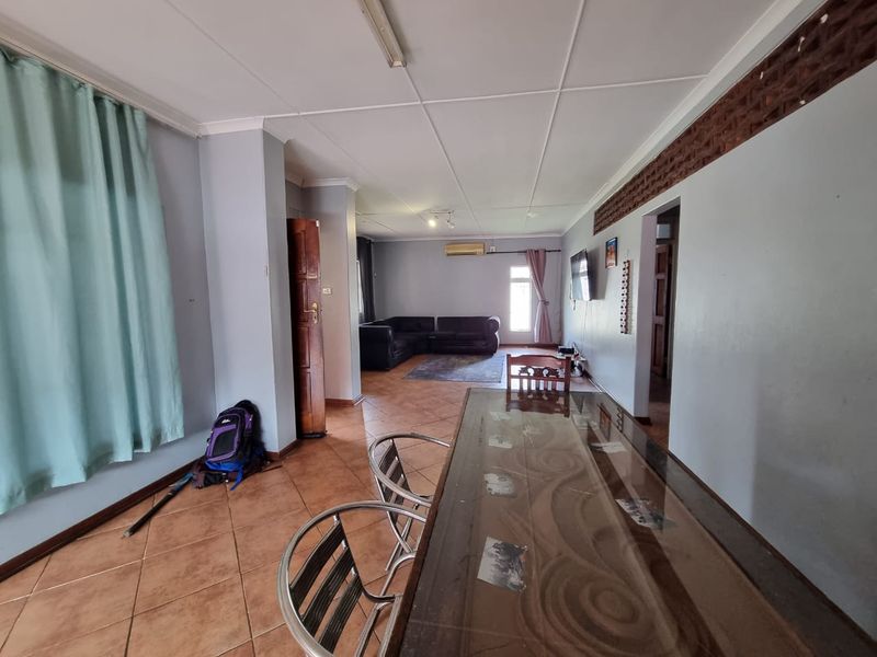 Three Bedroom House To Let - Photo 7