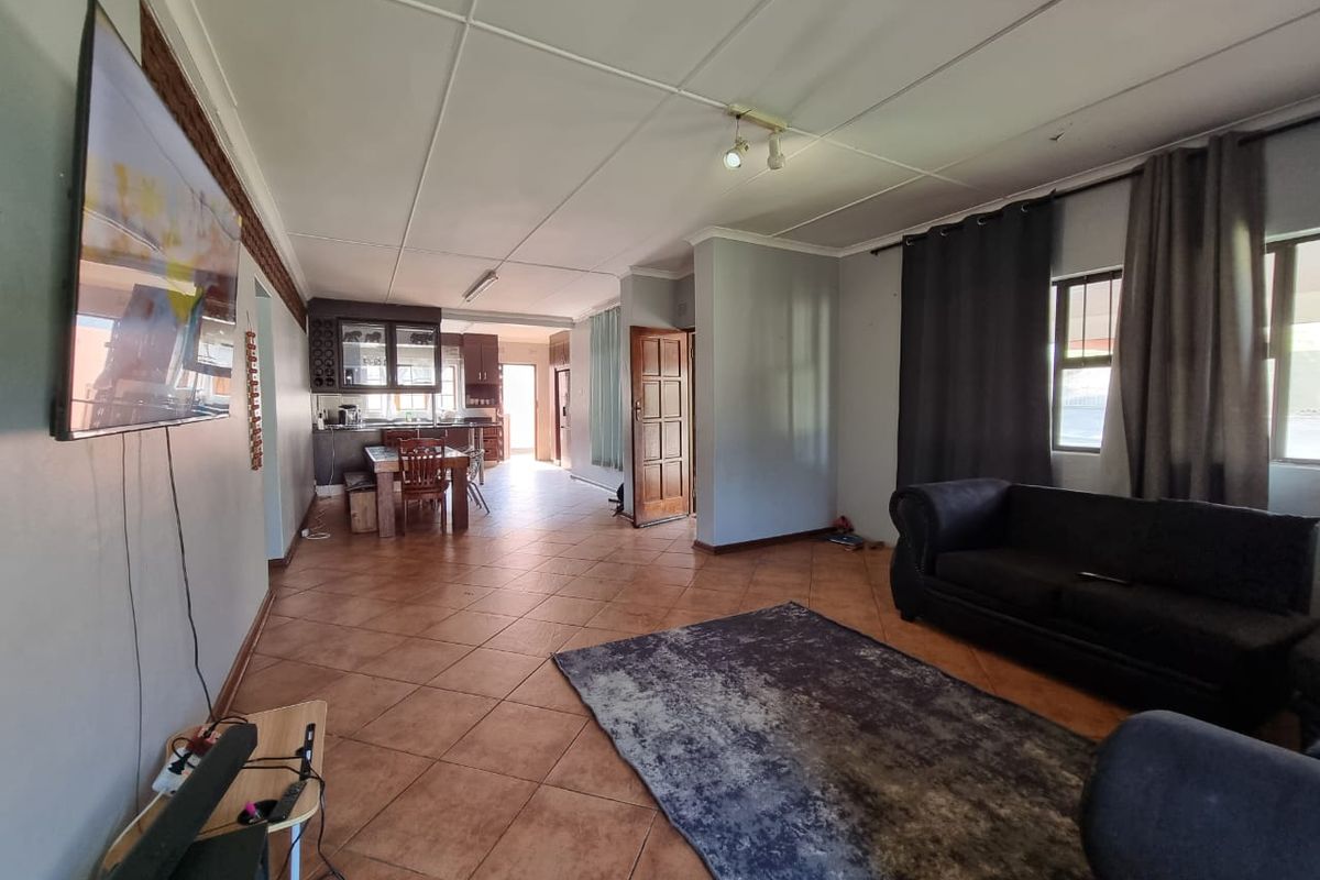 Three Bedroom House To Let - Photo 5