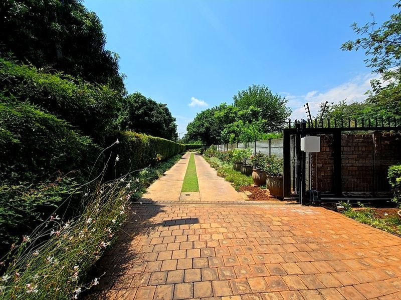 Once-in-a-Lifetime - Gorgeous Plot in a Prestigious Secure Estate only 4km from Zambezi Junction. - Photo 7