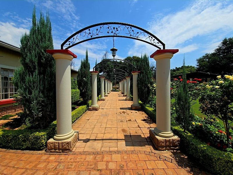 Once-in-a-Lifetime - Gorgeous Plot in a Prestigious Secure Estate only 4km from Zambezi Junction. - Photo 3