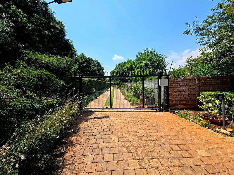 Once-in-a-Lifetime - Gorgeous Plot in a Prestigious Secure Estate only 4km from Zambezi Junction. - Photo 6