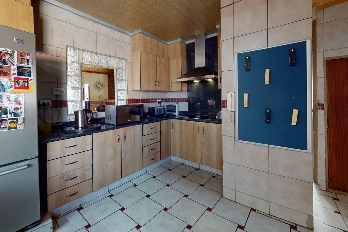 Income-Generating Freehold Investment Opportunity in Mackenzie Park - Photo 3