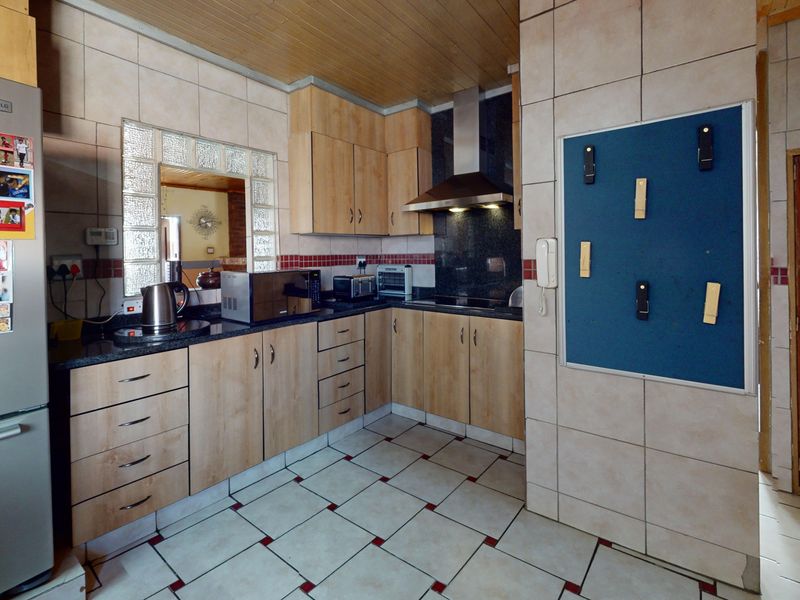 Income-Generating Freehold Investment Opportunity in Mackenzie Park - Photo 3