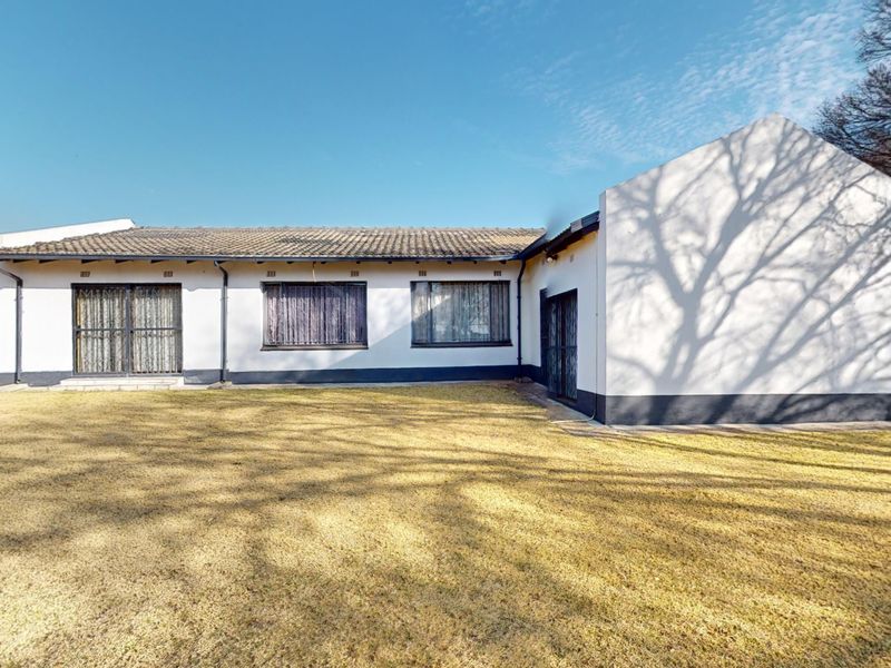 Income-Generating Freehold Investment Opportunity in Mackenzie Park - Photo 2