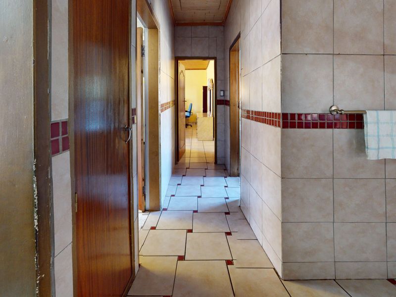 Income-Generating Freehold Investment Opportunity in Mackenzie Park - Photo 9