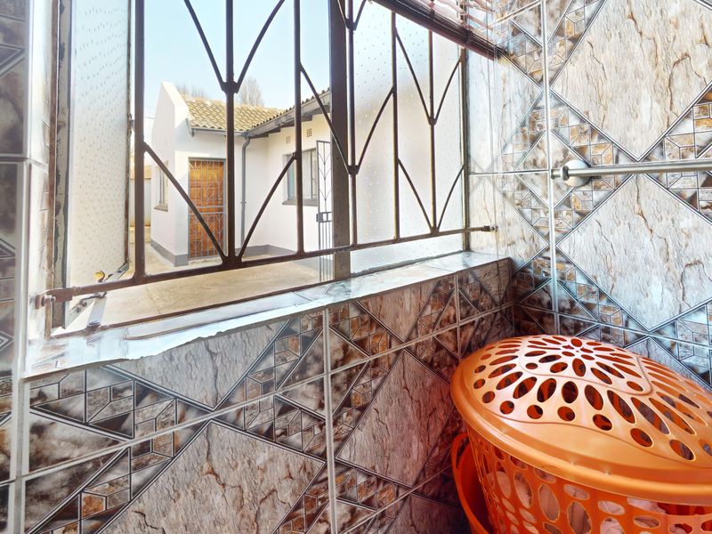 Income-Generating Freehold Investment Opportunity in Mackenzie Park - Photo 8