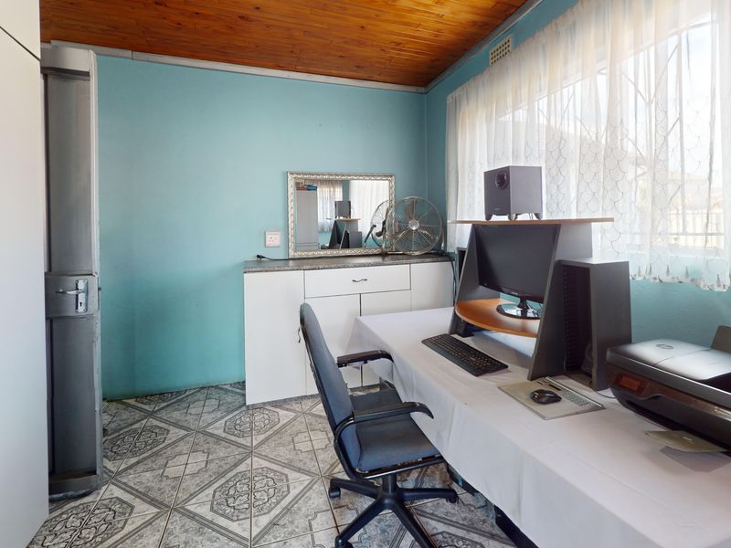 Income-Generating Freehold Investment Opportunity in Mackenzie Park - Photo 6