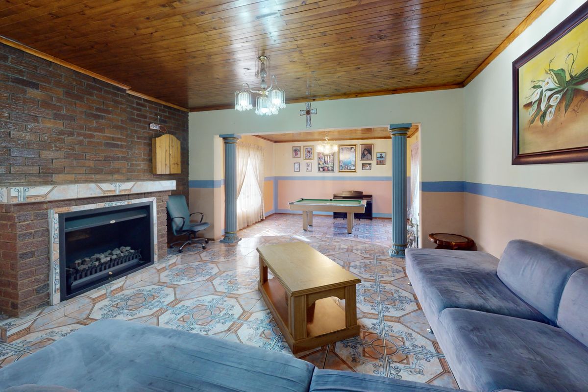 Income-Generating Freehold Investment Opportunity in Mackenzie Park - Photo 4