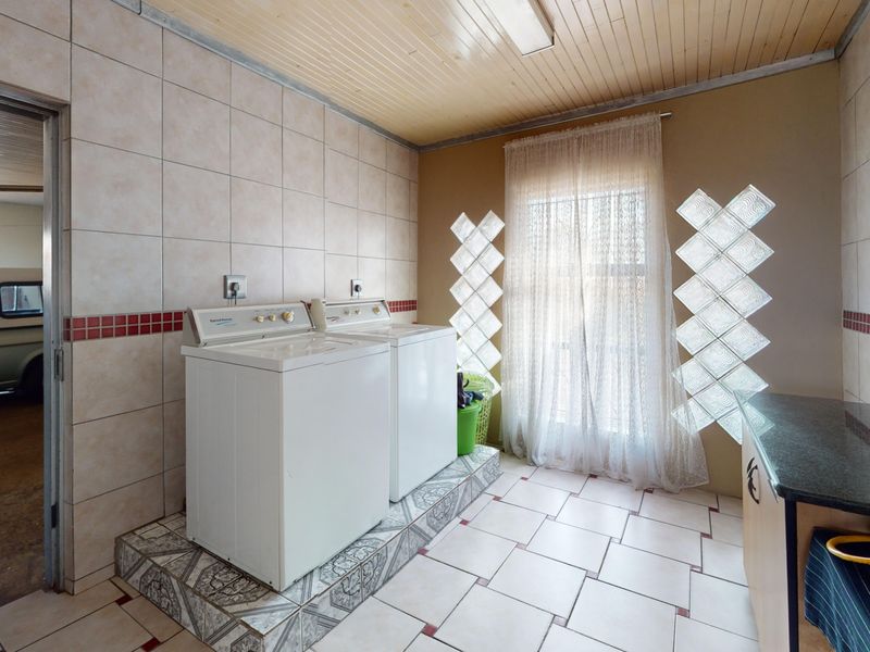 Income-Generating Freehold Investment Opportunity in Mackenzie Park - Photo 5