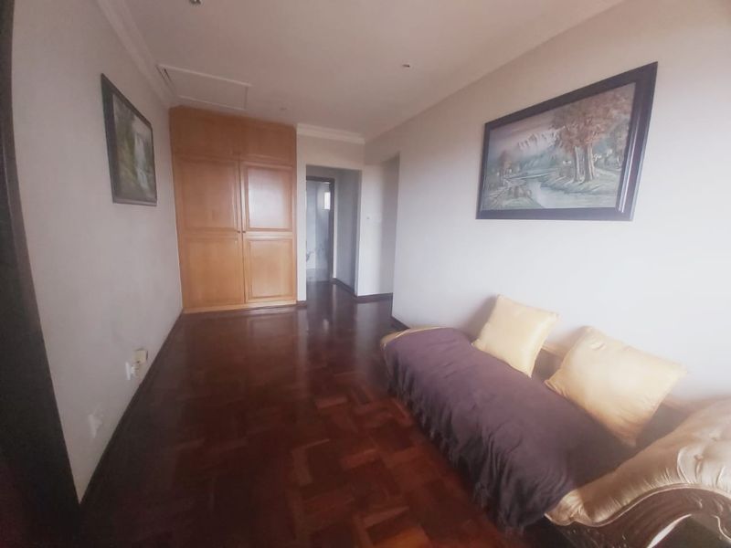 An Exquisite Oceanview Residence - Photo 8