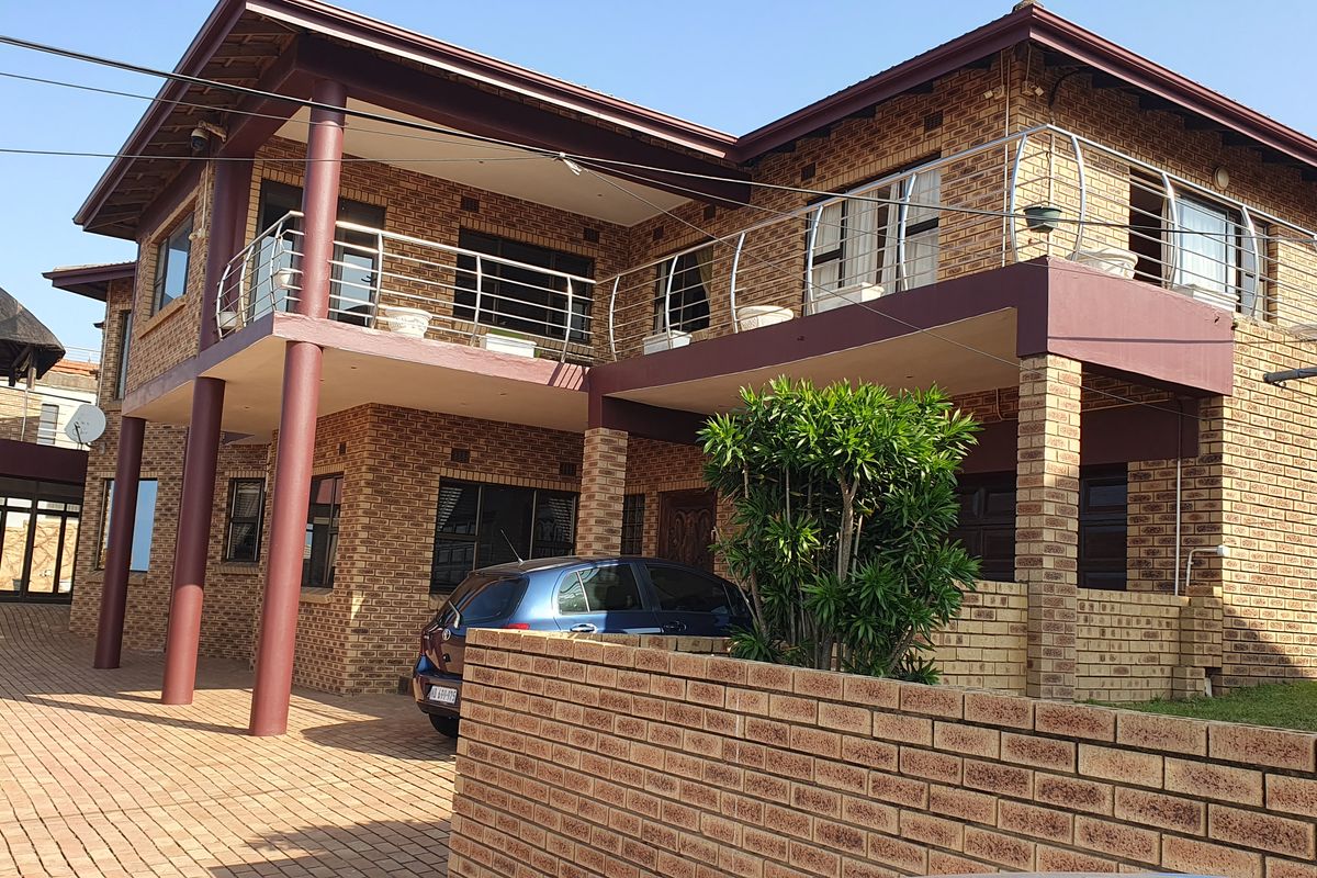 An Exquisite Oceanview Residence - Photo 3