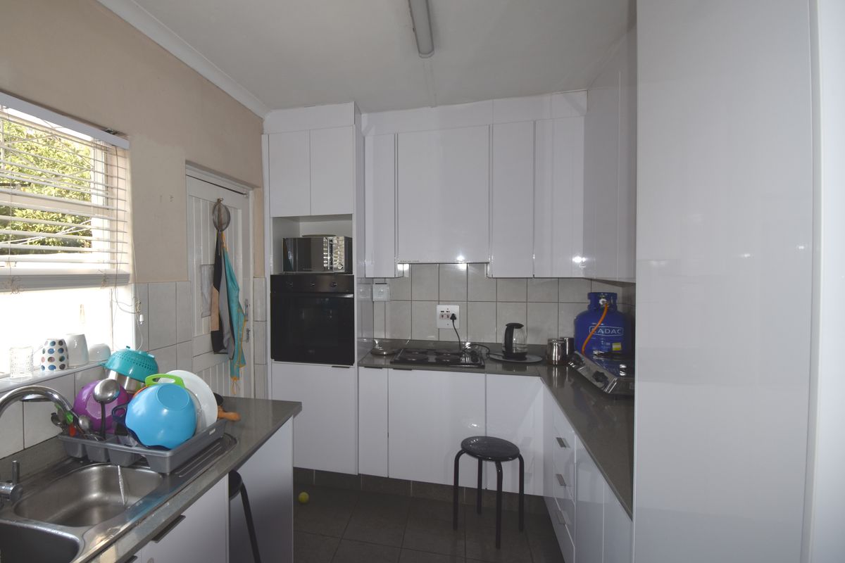 Duplex in quiet area and Smallish Complex in Wembley area - Photo 5