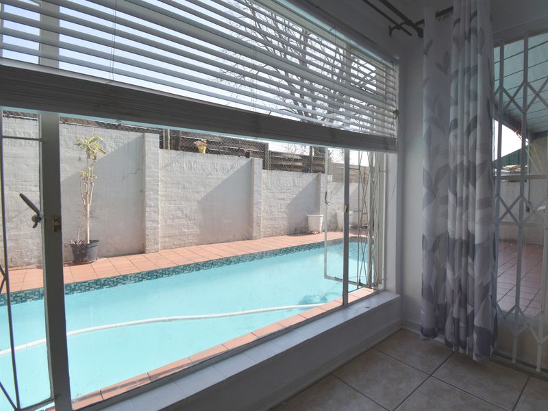 Duplex in quiet area and Smallish Complex in Wembley area - Photo 7