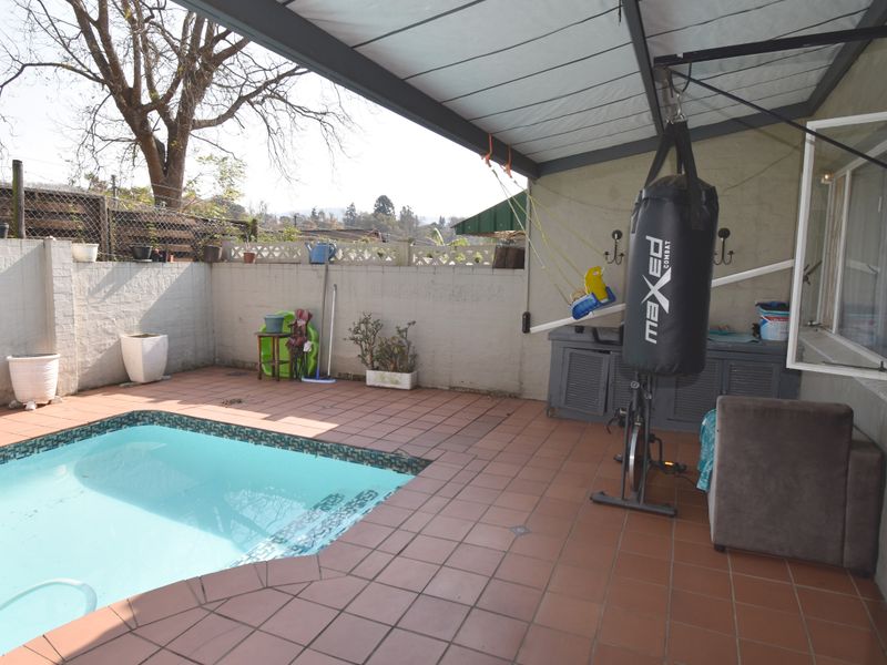 Duplex in quiet area and Smallish Complex in Wembley area - Photo 8